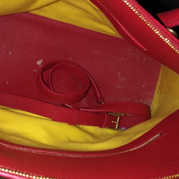 100% authentic. Warn a few times. perfect condition. Comes with strap & keys . - Picture 3 of 5